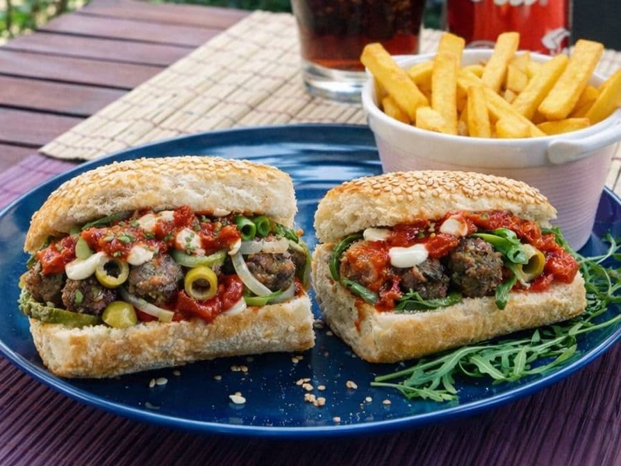 Le beldi kefta, harissa maison & frites