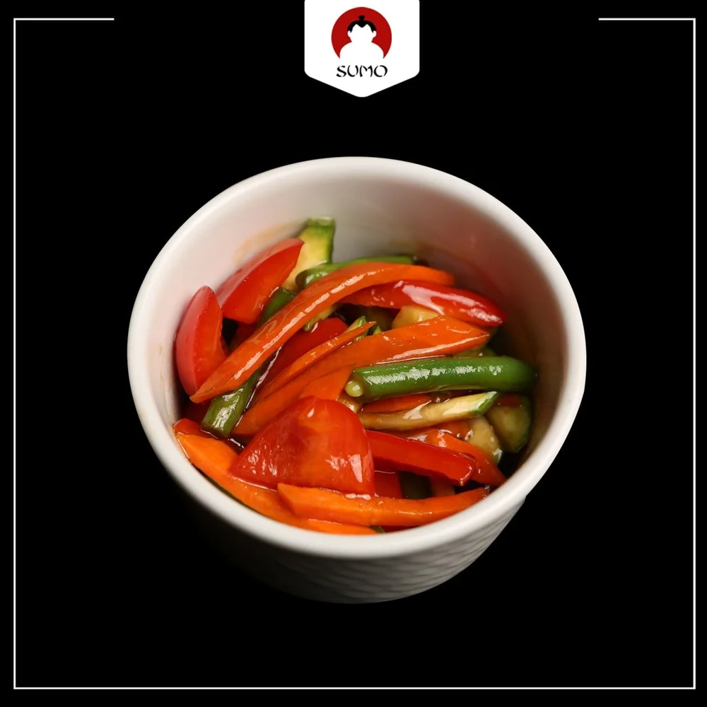 Légumes sautés marinés à la sauce du chef