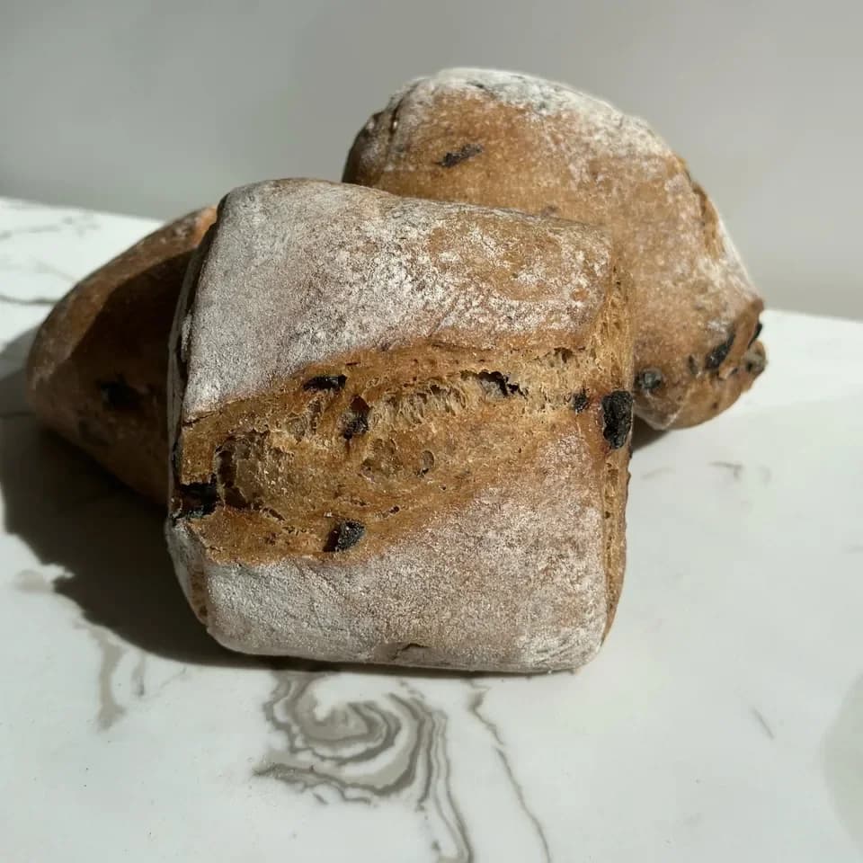 Pain pistolet aux olives