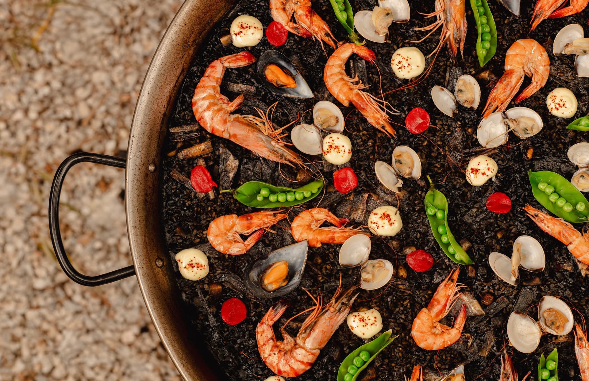 Paella a l'encre de seche ( a partir de 6 personnes )