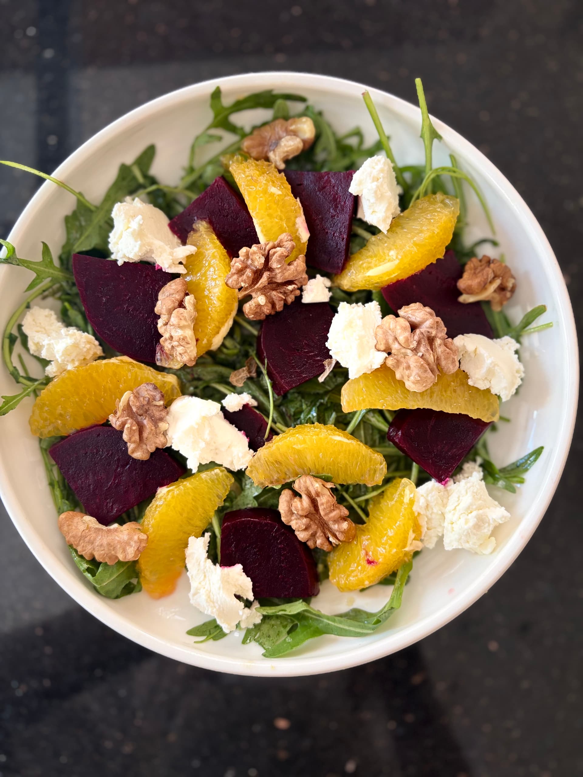 Salade roquette, betterave, chèvre & agrumes