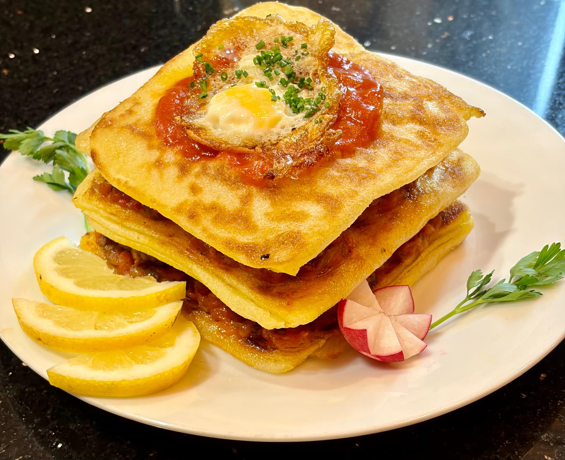 M’semen signature — Kefta sauce tomate & œuf de caille